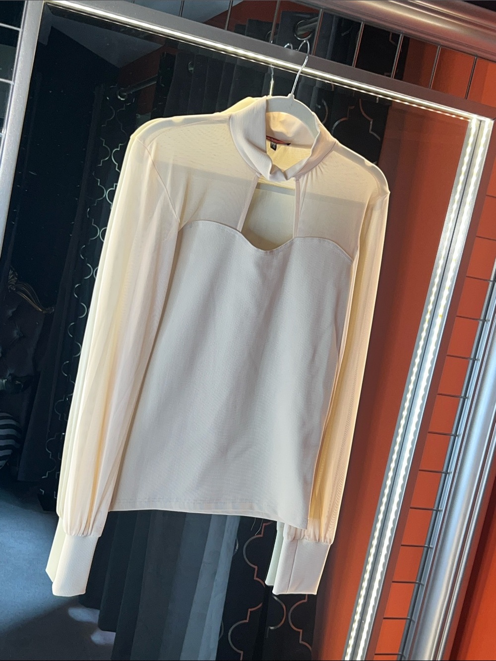 NWT BKE Red by Buckle Cream Sheer Mesh Cut-Out Blouse Large 🤩✨